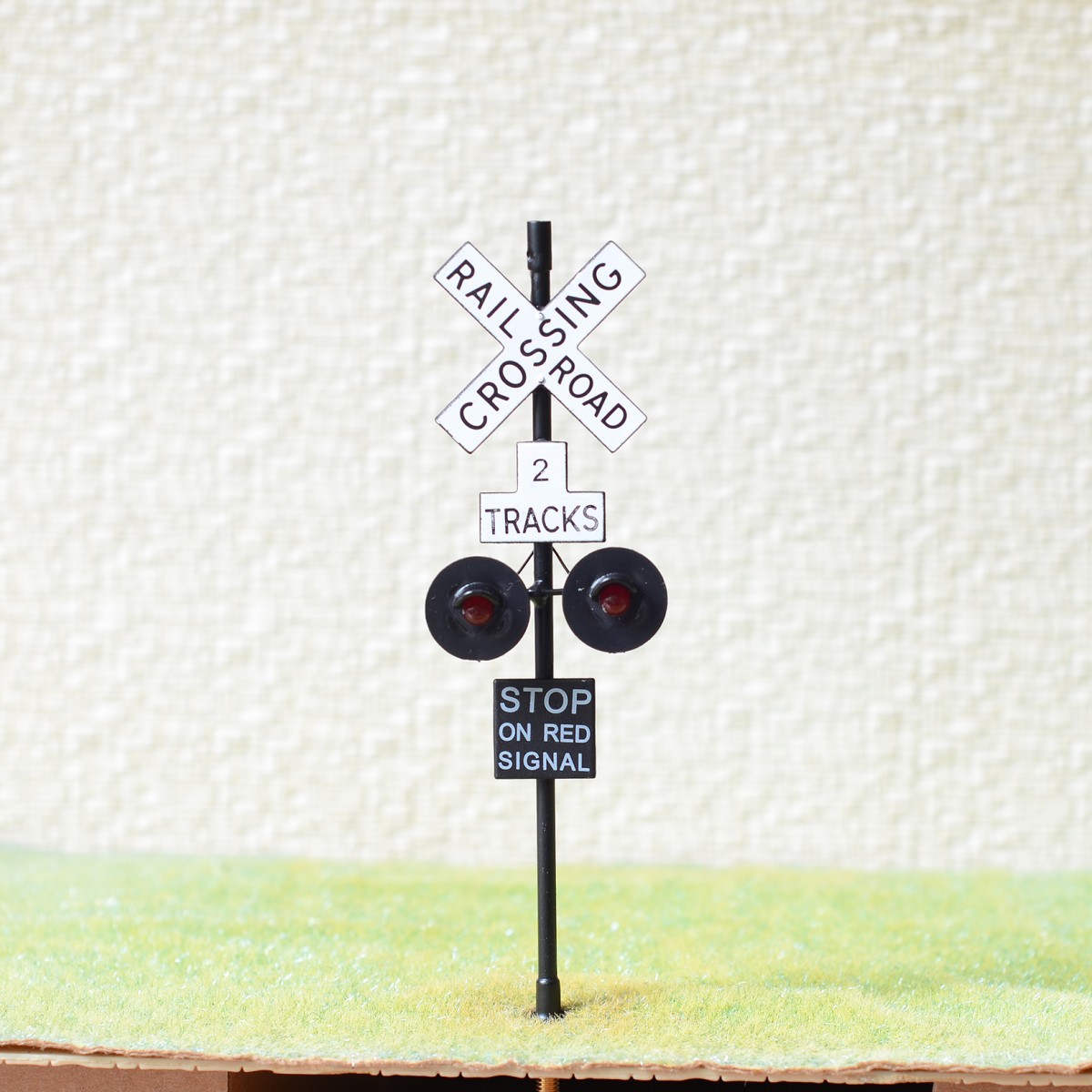 1 x O scale railroad crossing signals LED made 2 target faces 2 tracks black 